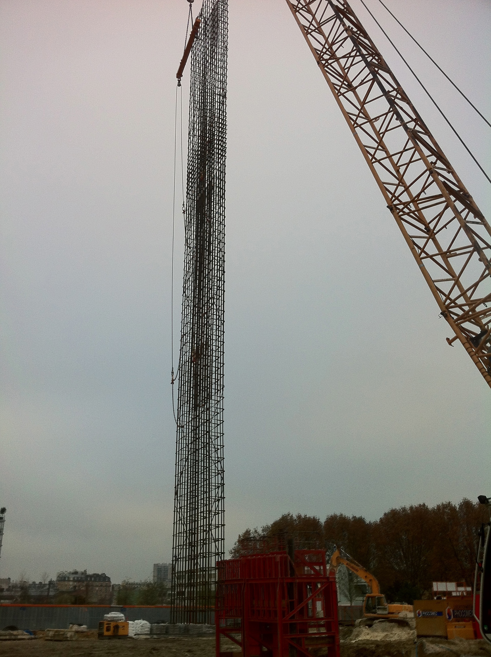 Cage d'armatures verticale pour paroi moulée